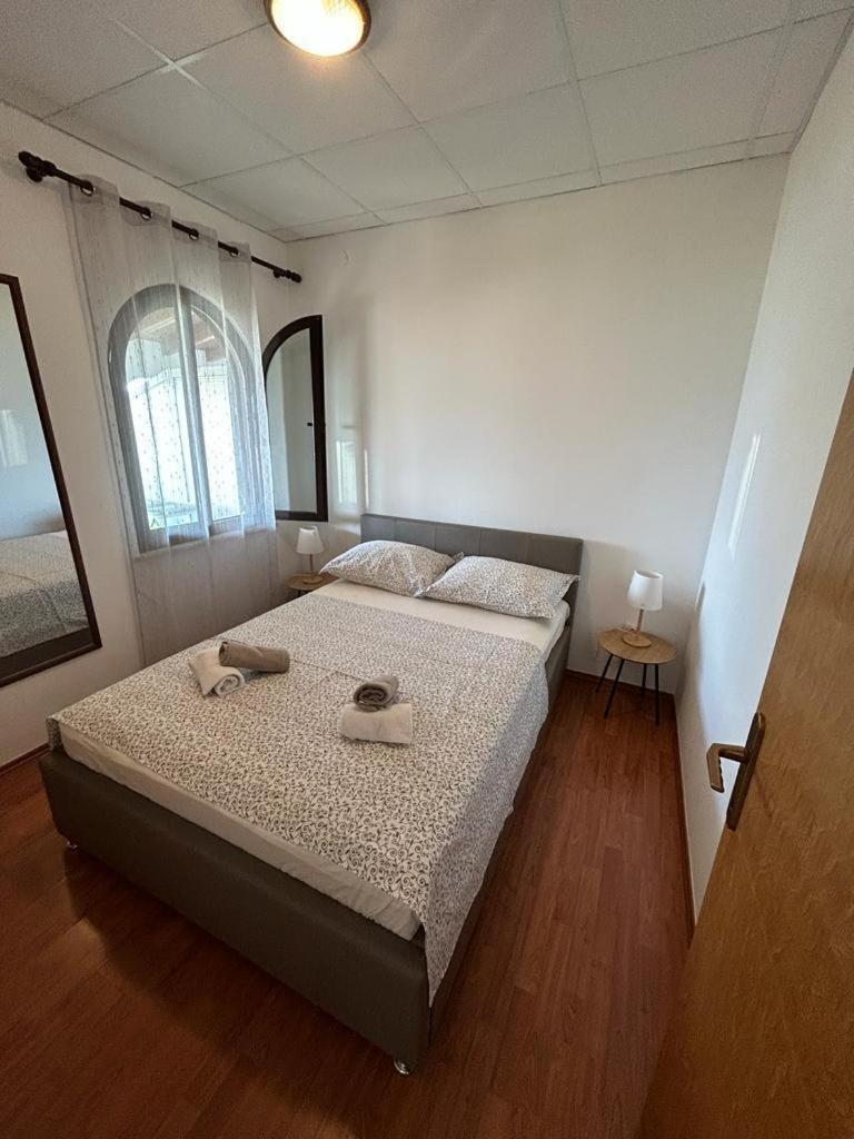 Apartments By The Sea Slatine, Ciovo - 1128 ภายนอก รูปภาพ