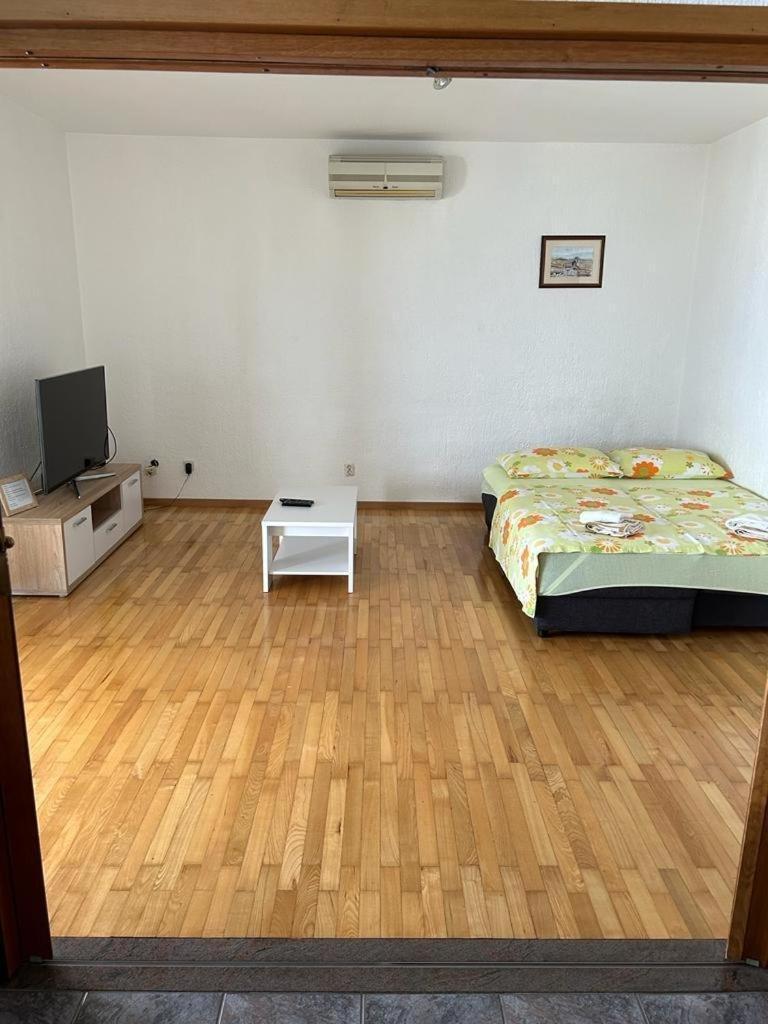 Apartments By The Sea Slatine, Ciovo - 1128 ภายนอก รูปภาพ