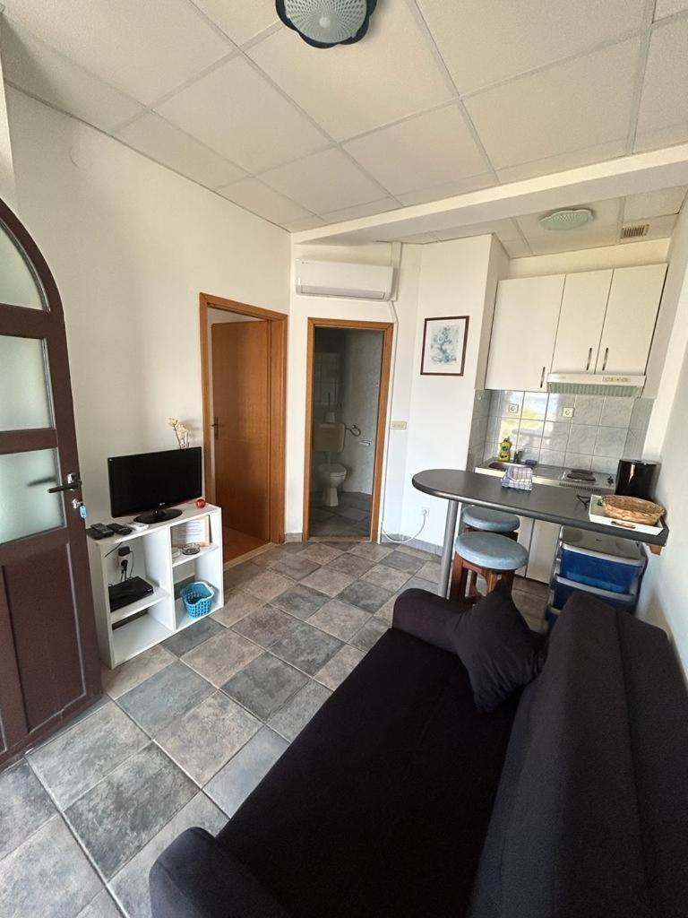 Apartments By The Sea Slatine, Ciovo - 1128 ภายนอก รูปภาพ