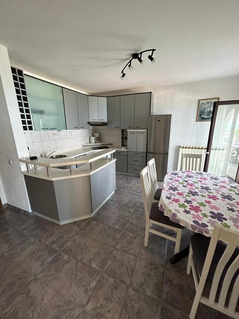 Apartments By The Sea Slatine, Ciovo - 1128 ภายนอก รูปภาพ